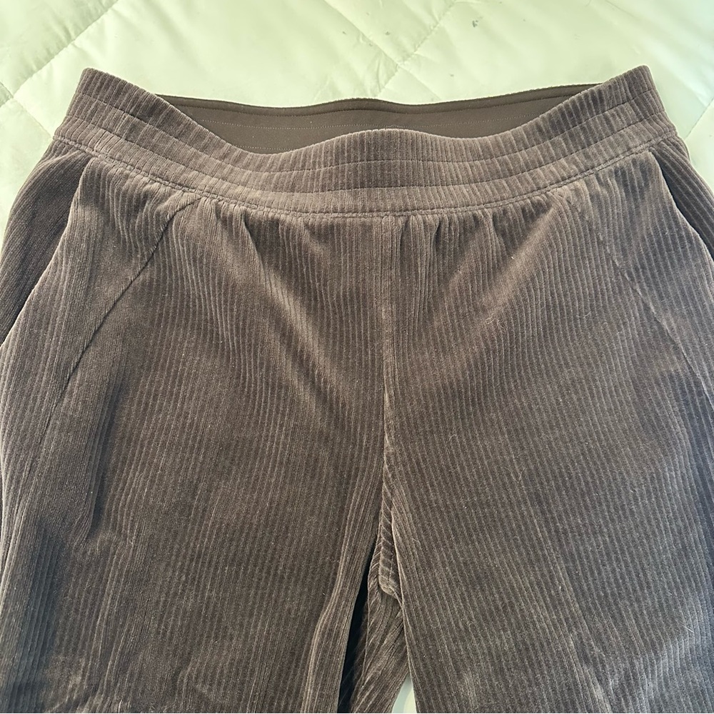 Lululemon Scuba Mid-Rise Wide-Leg Pant Velvet Corduroy in color espresso - Picture 2 of 5